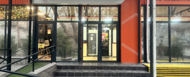 Обновлённый вход в колледж — комфорт с первых шагов!